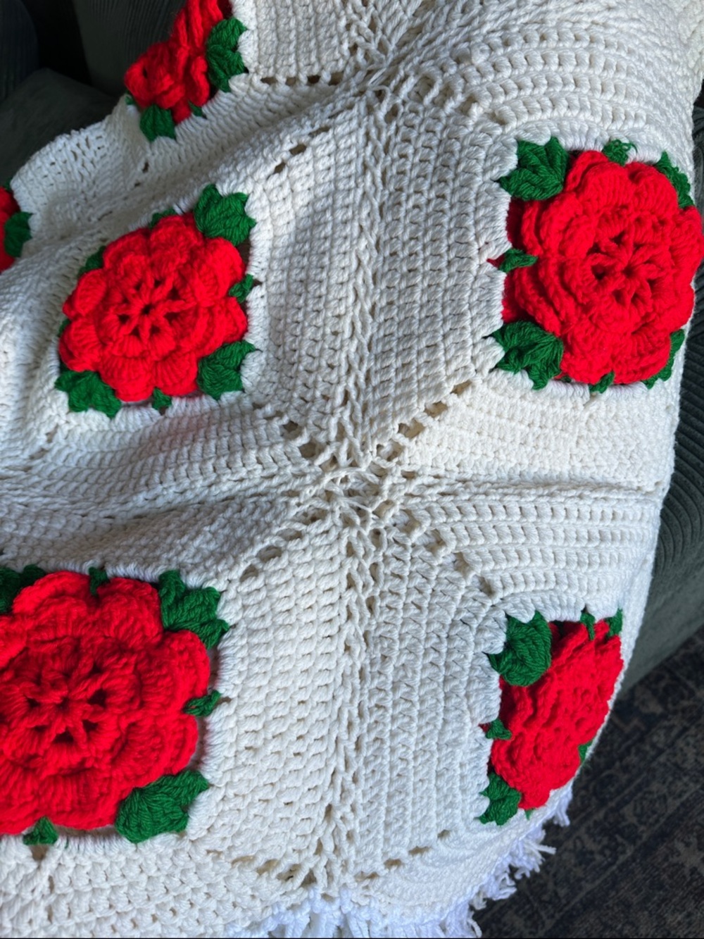 Vintage Handmade Crocheted Cream Fringe Blanket with Red Rose Appliqués - Picture 9 of 11